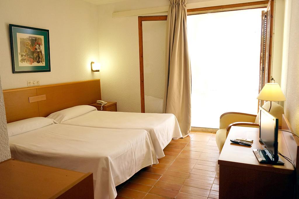 Checkin Torredembarra Hotel Exterior foto